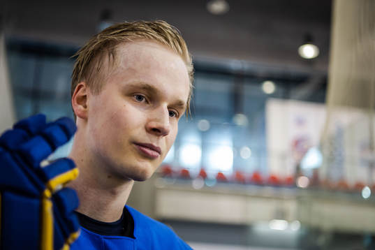 Elias Pettersson of Sweden
