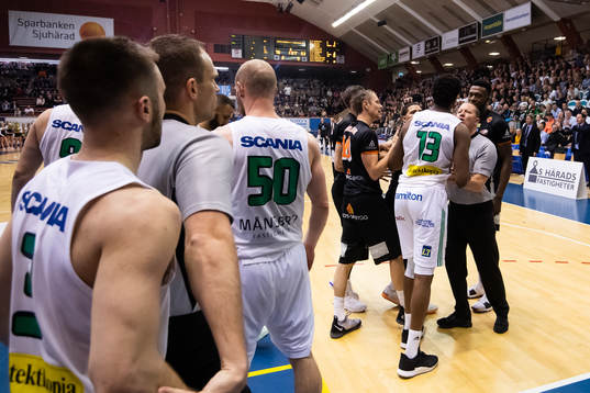 Irriterat mellan Borås Jakob Sigurdarson, Nimrod Hilliard,