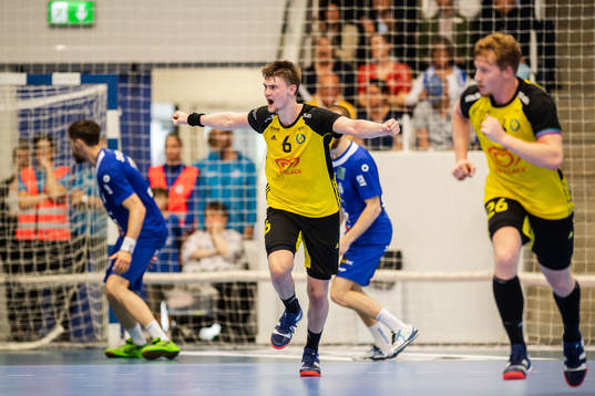 Sävehofs Oskar Sunnefeldt jublar
