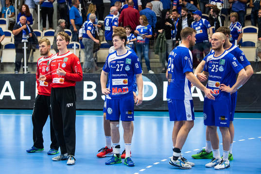Alingsås målvakt Niklas Kraft och Andreas Lang deppar