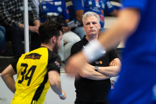 Alingsås tränare Mikael Franzén deppar