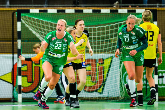Skurus Hanna Åhlén jublar