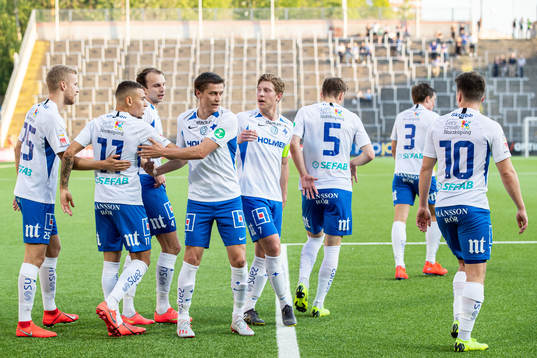 IFK Norrköpings Jordan Larsson jublar med lagkamrater