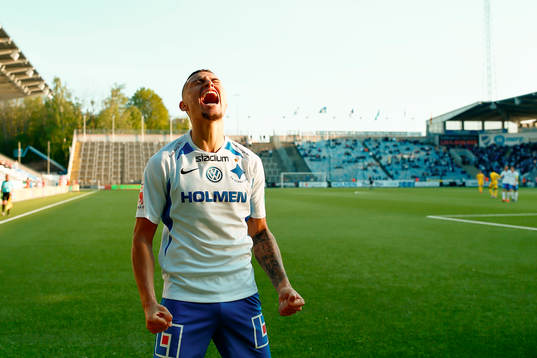 IFK Norrköpings Jordan Larsson jublar