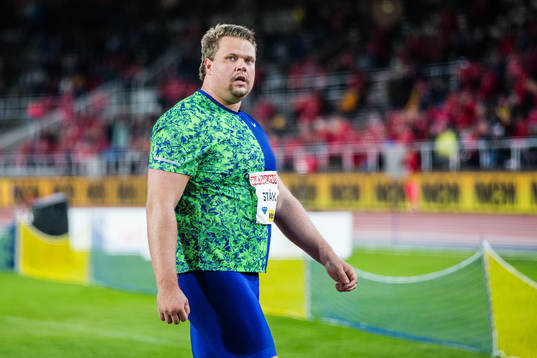 Daniel Ståhl of Sweden looks dejected duringthe men's