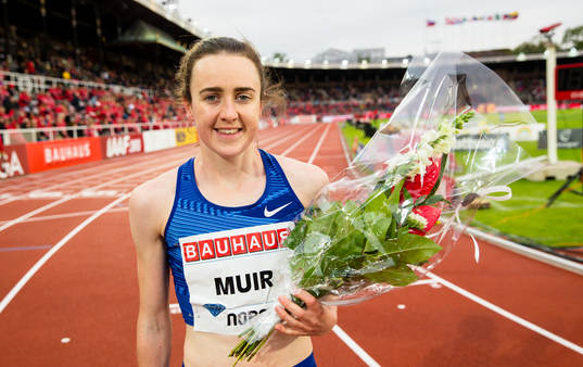 Laura Muir of Great Britain celebrates the victory in the