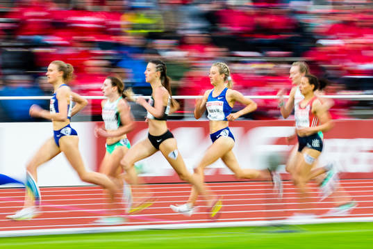 Athletes running in the women's 1500m