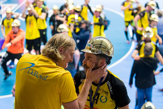 Sävehof med Sebastian Karlsson i spetsen jublar med