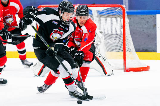 under en ishockeyträning med Malmö Redhawks J18/20
