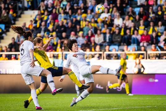 So Hyun Cho of South Korea and Anna Anvegård of Sweden