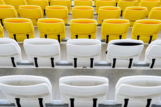 Stolar på läktaren före fotbollsmatchen i Allsvenskan