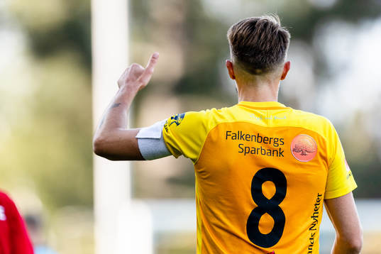 Falkenbergs Tobias Karlsson gör tummen upp