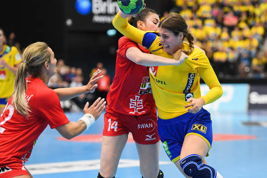 Veronika Habankova of Slovakia and Carin Strömberg of
