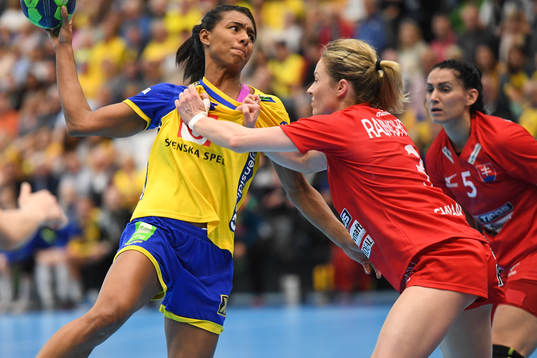 Jamina Roberts of Sweden and Monika Rajnohova of Slovakia