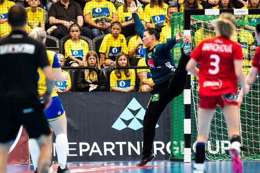 goalkeeper Filippa Idéhn of Sweden