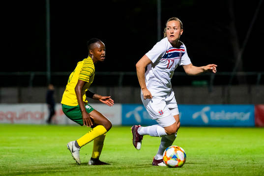 Amanda Mthandi of South Africa and Kristine Minde of Norway