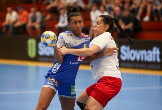 Image shows Jamina Roberts (SWE) and Marianna Rebiciva (SVK)