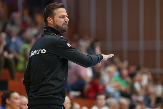 Image shows head coach Henrik Signell (SWE)