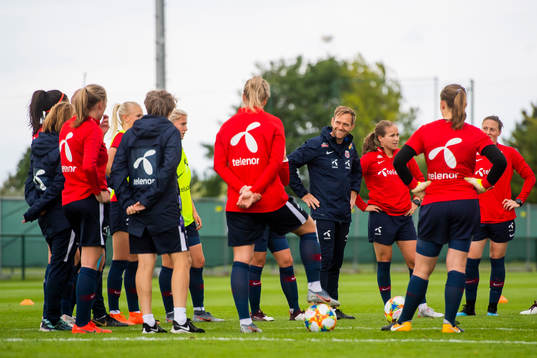 Martin Sjögren, head coach of Norway, and Guro Reiten of
