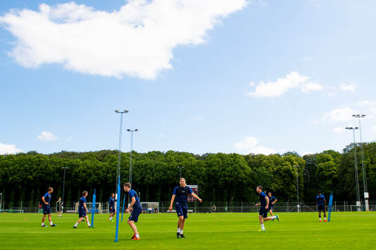 Översiktsbild över en fotbollsträning med Helsingborg