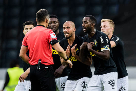 s S Henok Goitom  och Panajotis Dimitriadis diskuterar med