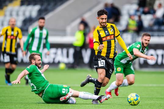 Hammarbys Mads Fenger Nielsen mot Häckens Daleho Irandust