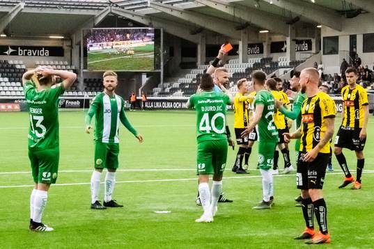 Hammarbys Mads Fenger Nielsen tilldelas en utvisning av