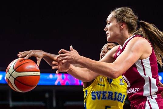 Kalis Loyd of Sweden and Karline Pilabere of Latvia