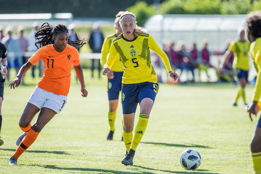 Sveriges Elma Junttila Nelhage och Nederländernas Elisha