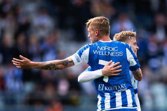 IFK Göteborgs Victor Wernersson kramar om och jublar med