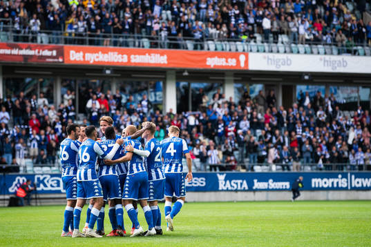 IFK Göteborgs spelare jublar