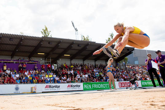 Kaiza Karlén of Sweden looks dejected in the women's long