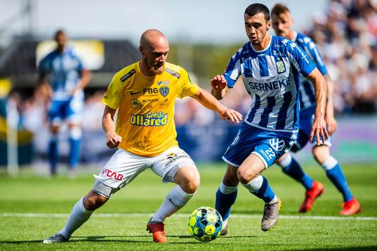 Falkenbergs Christoffer Carlsson och IFK Göteborgs Giorgi