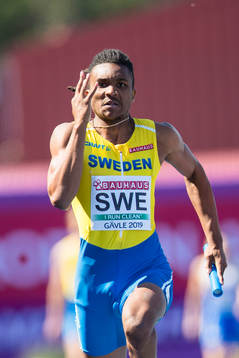 Anders Pihlblad of Sweden running to the finish line at the