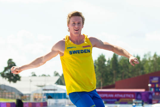 Andreas Gustafsson of Sweden celebrates
