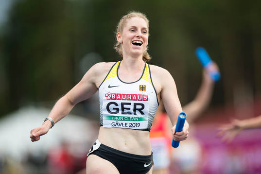 Lisa Nippgen of Germany celebrate