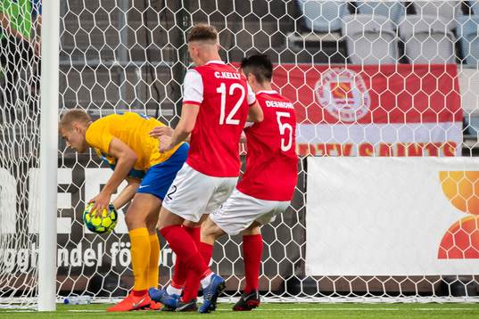 Filip Dagerstål of IFK Norrköping against Ciaran Kelly