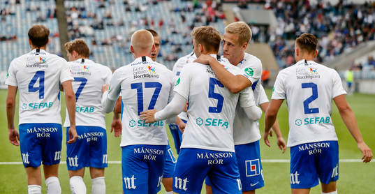 IFK Norrköpings spelare med Filip Dagerstål jublar