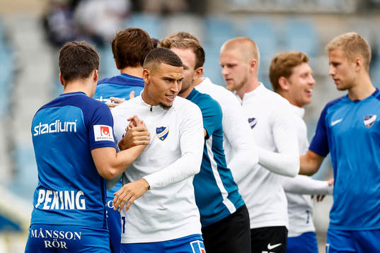 IFK Norrköpings spelare med Jordan Larsson
