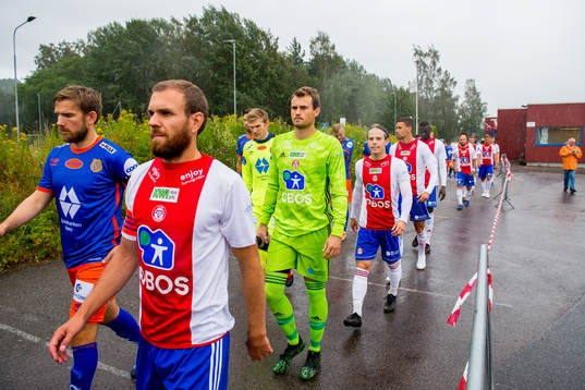 Stian Sortevik and goalkeeper Knut-André Søyland