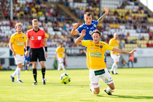 Sundsvalls Pol Roige Rodriguez fäller Falkenbergs Robin