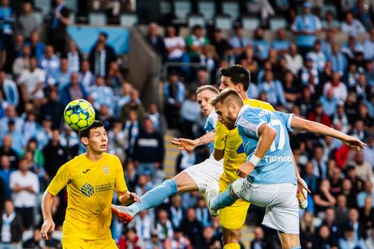 Rasmus Bengtsson of Malmö FF scores 3-2