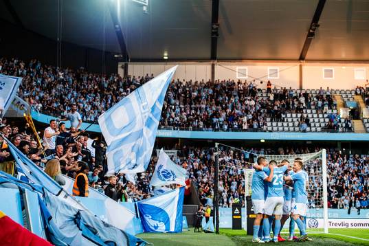 Rasmus Bengtsson of Malmö FF celebrate with teammates