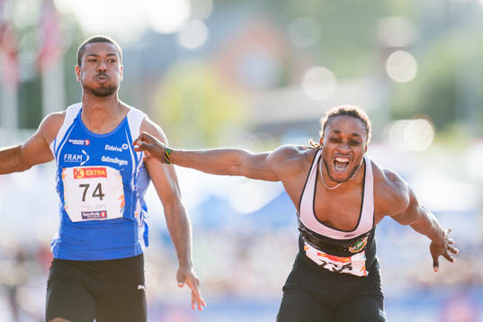 Jonathan Tetteh Quarcoo and Salum Kashafali compete in the