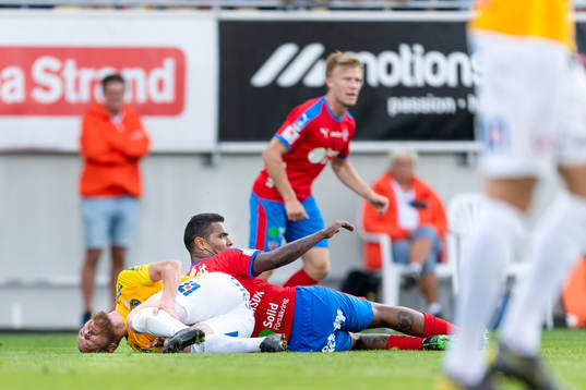Falkenbergs Christoffer Carlsson och Helsingborgs Wanderson