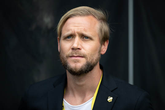 Häckens klubbchef Marcus Jodin innan fotbollsmatchen i
