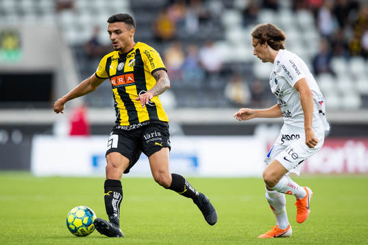 Häckens Ahmed Yasin mot Sirius Tim Björkström