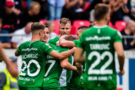 Hammarbys spelare jublar