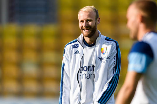 Djurgårdens Curtis Edwards innan fotbollsmatchen i