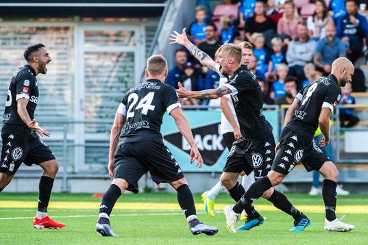 IFK Göteborgs Sebastian Eriksson och Robin Söder jublar